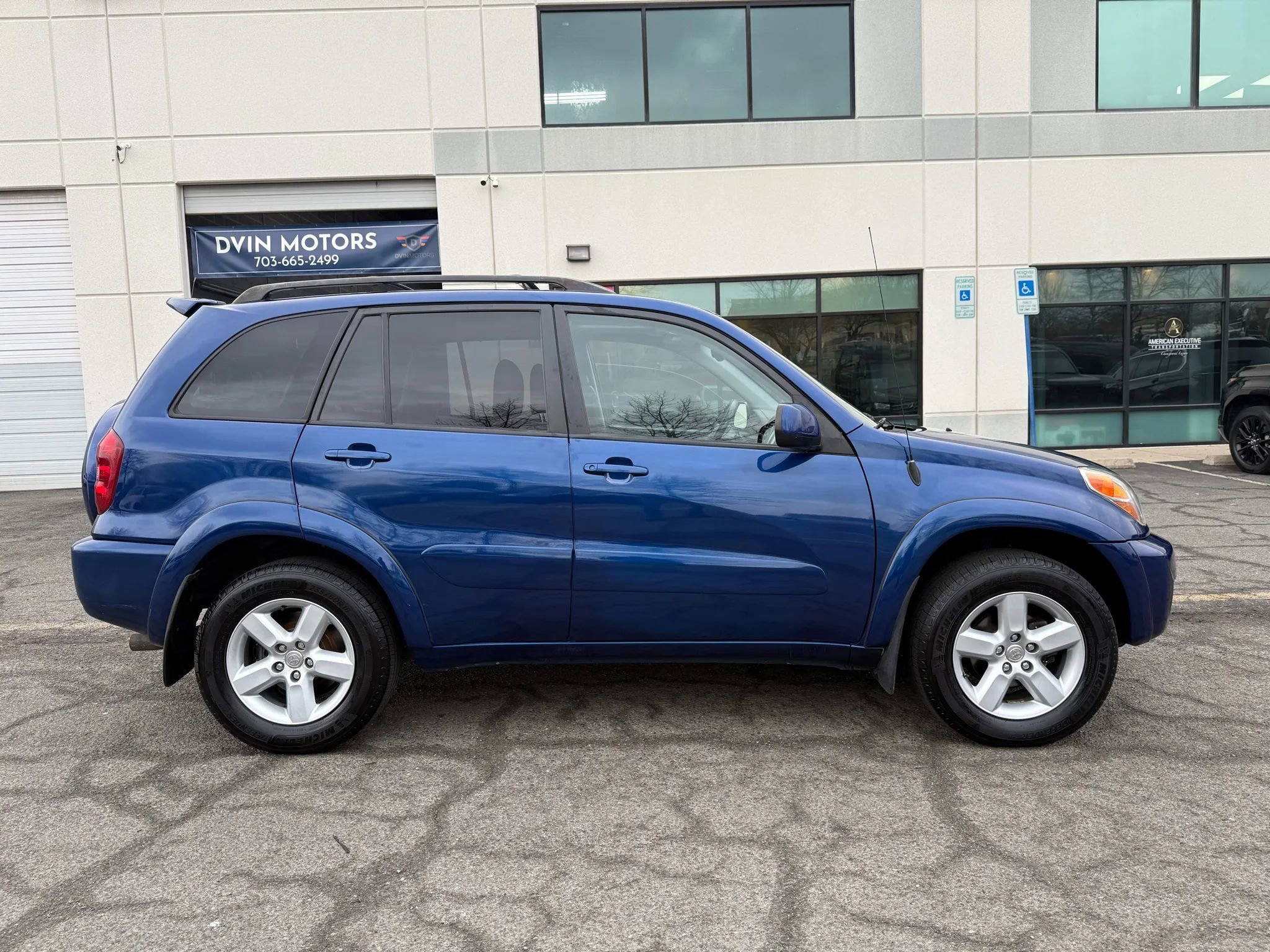 Used 2004 Toyota RAV4 Sport Utility 4D image 3