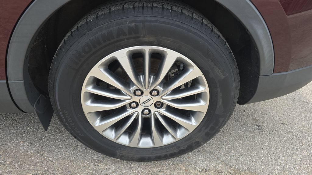 Used 2017 Lincoln MKX Select w/ Select Plus Package FWD image 26