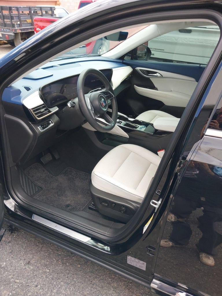 Used 2025 Buick Envision Avenir AWD/4WD image 13