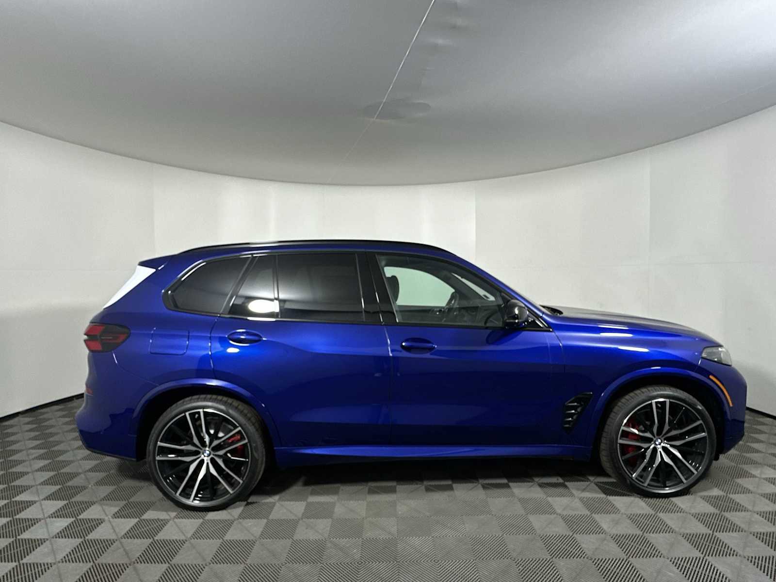 New 2026 BMW X5 M60i w/ Executive Package image 8