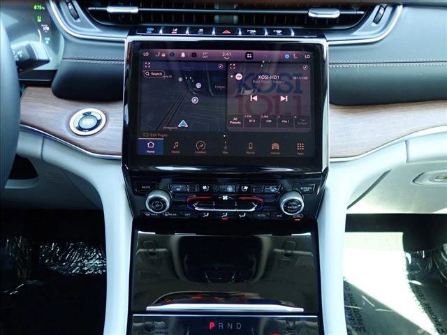 Used 2022 Jeep Grand Cherokee Summit w/ Advanced Protech Group IV AWD/4WD image 18