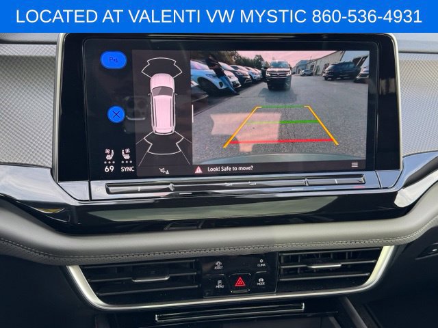 Certified 2025 Volkswagen Atlas Peak Edition SE AWD/4WD image 43