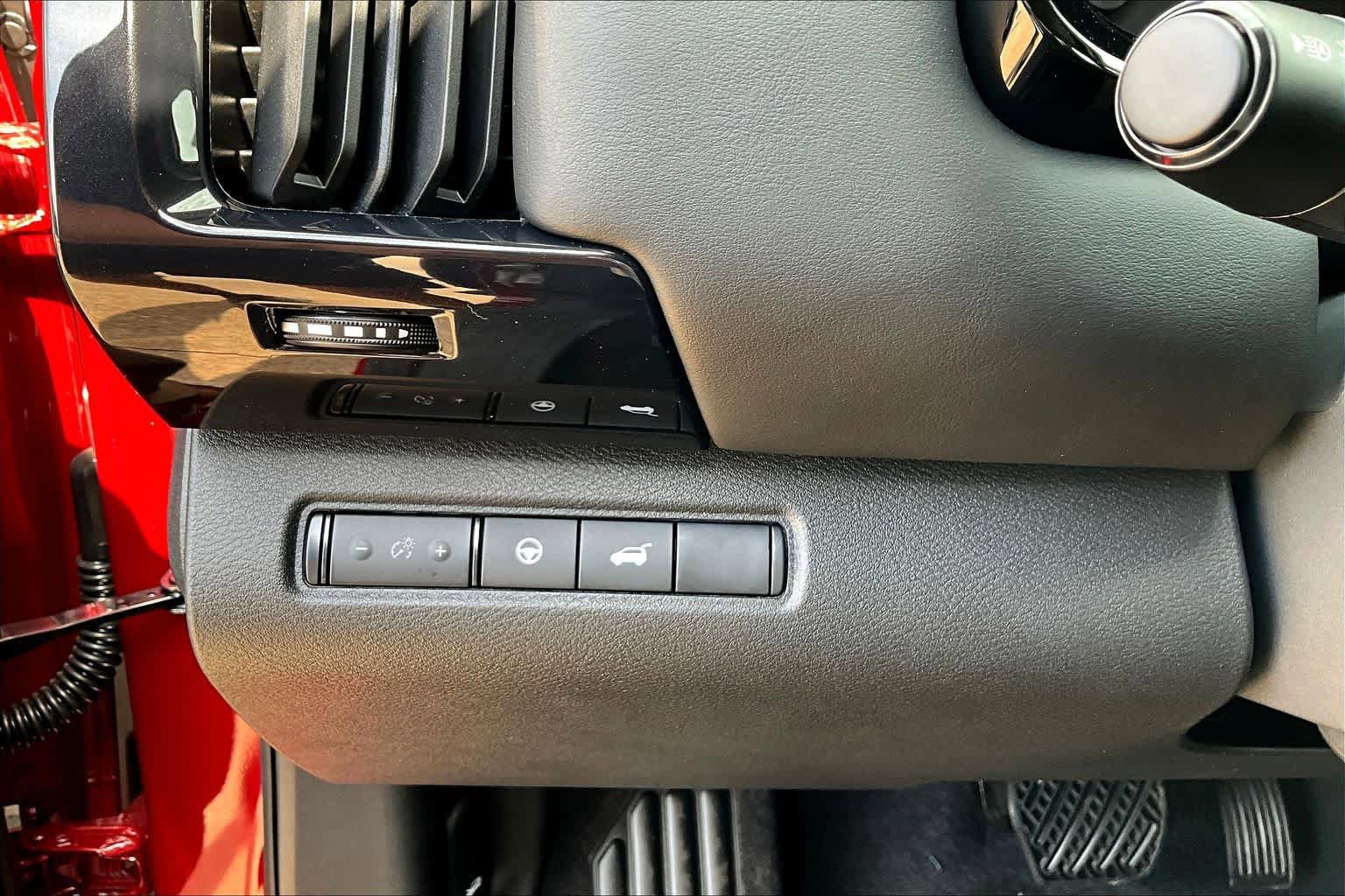 New 2026 Nissan Pathfinder SV w/ SV Premium Package FWD image 15