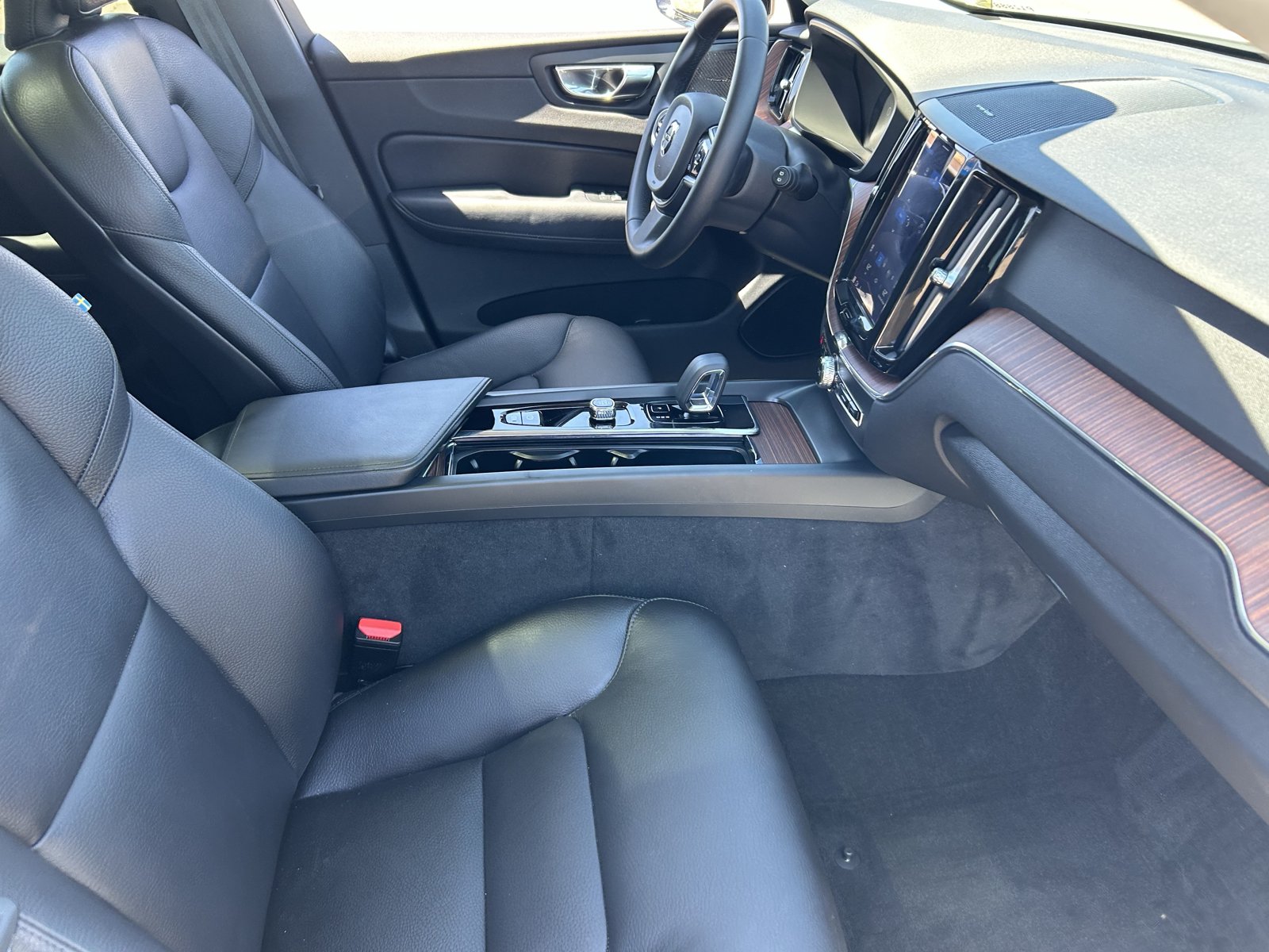 Used 2023 Volvo XC60 B5 Plus w/ Protection Package AWD/4WD image 12
