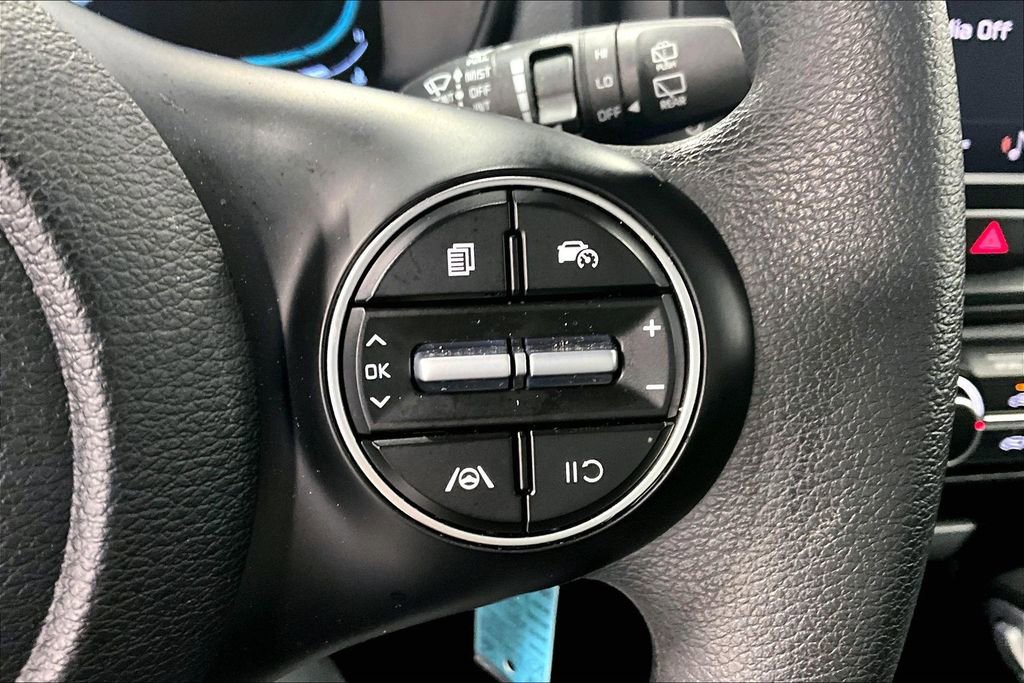 Used 2025 Kia Soul LX FWD image 24