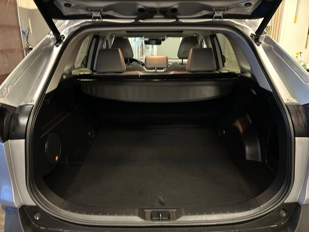 Used 2021 Toyota RAV4 Limited image 18