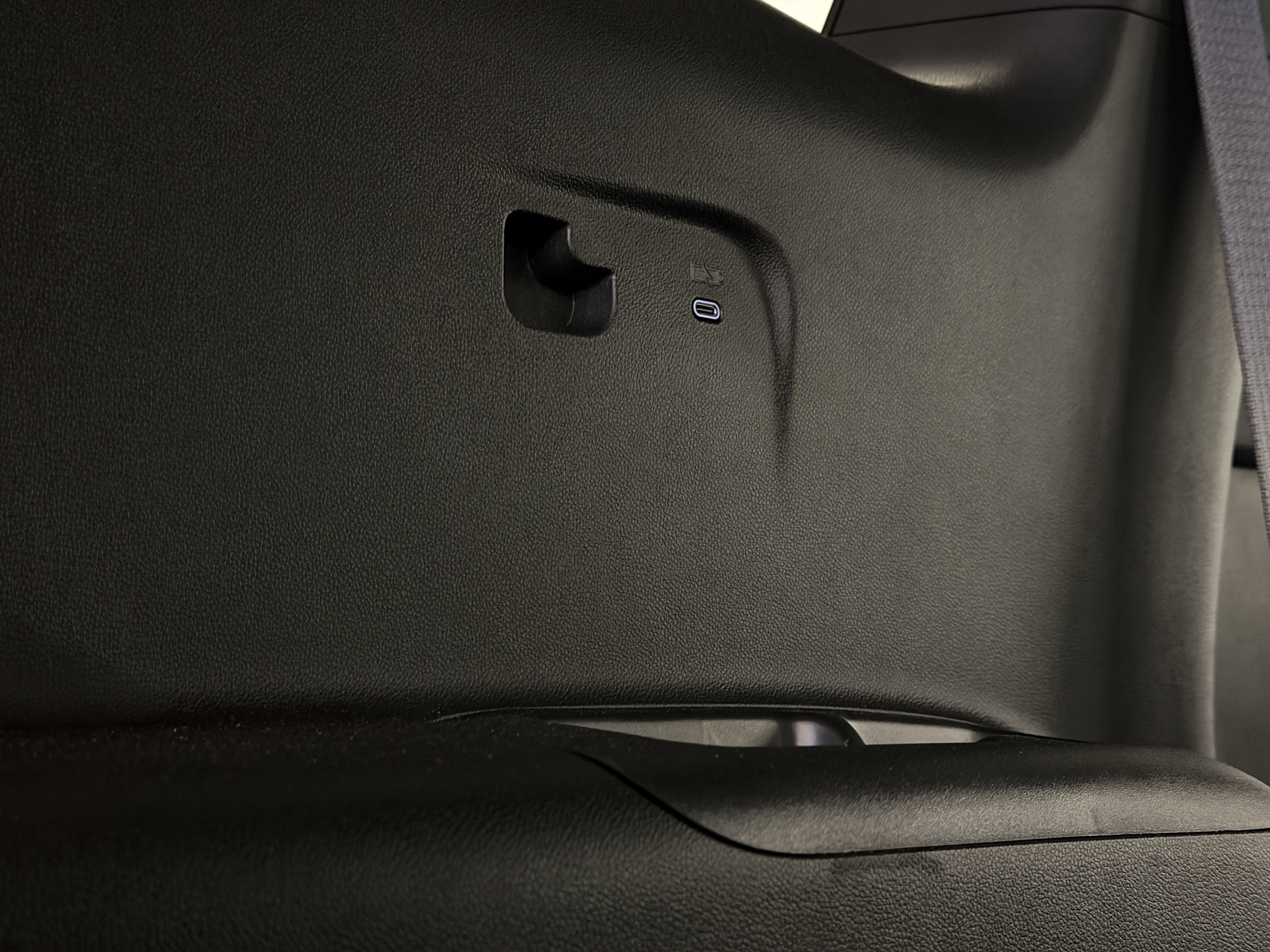 Used 2025 GMC Acadia AT4 w/ Luxury Package image 31