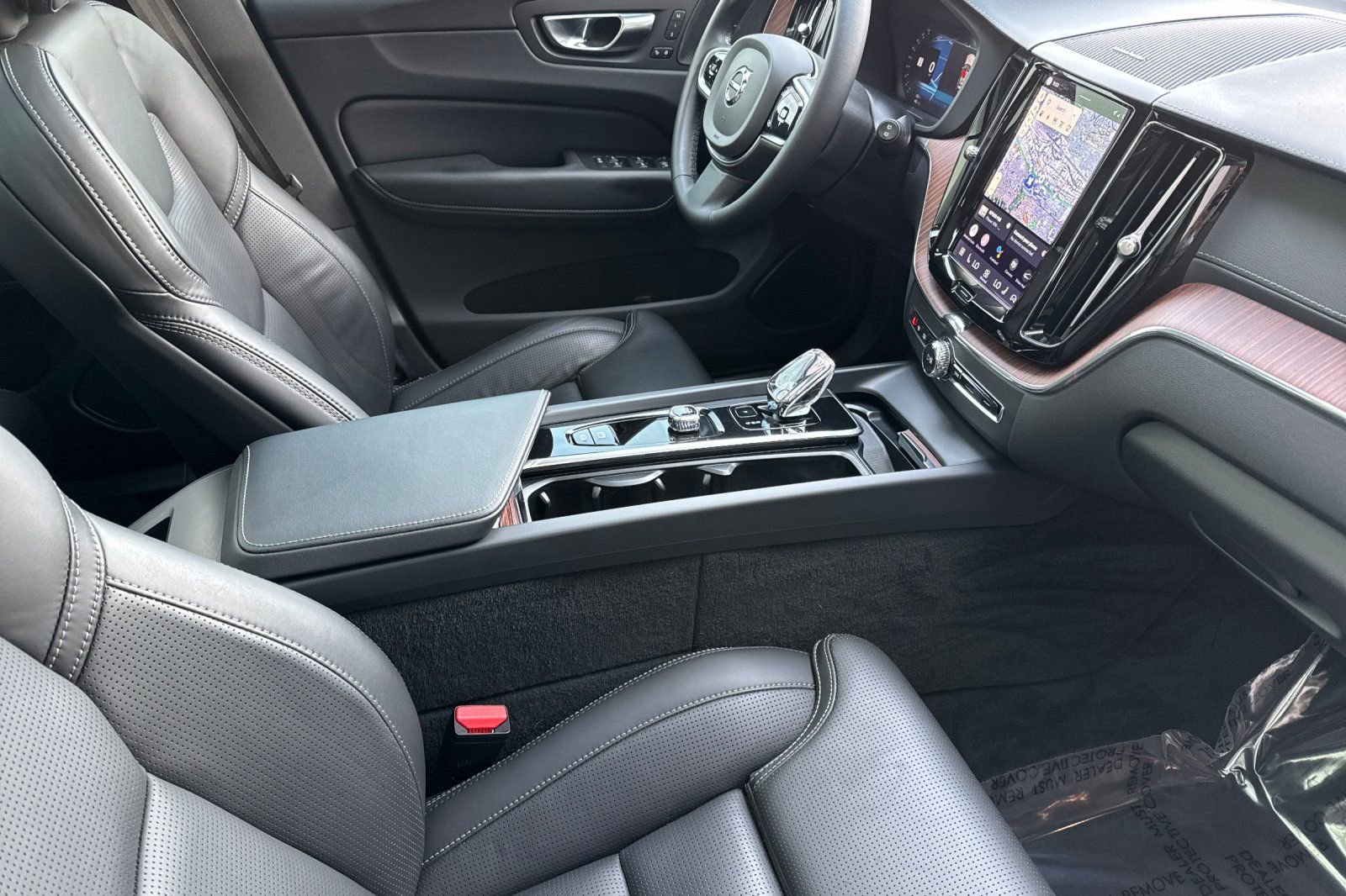 Used 2023 Volvo XC60 T8 Ultimate w/ Protection Package Premier image 16