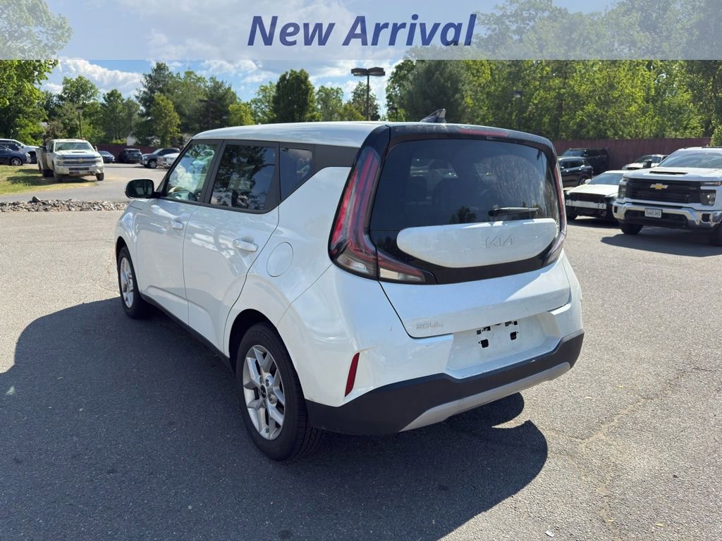 Used 2025 Kia Soul LX w/ LX Technology Package FWD image 4
