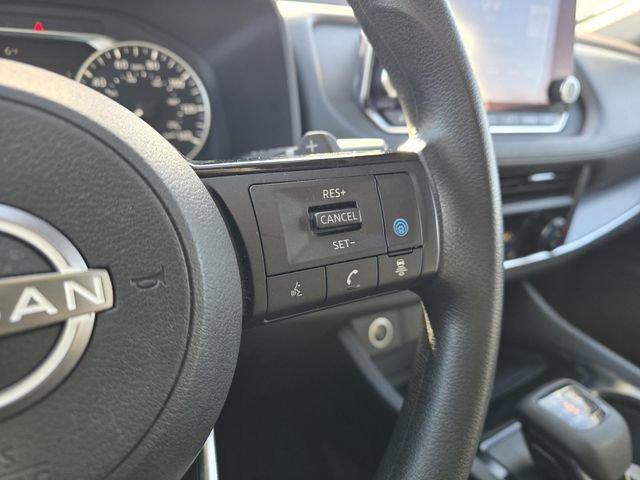 Used 2023 Nissan Rogue SV image 16