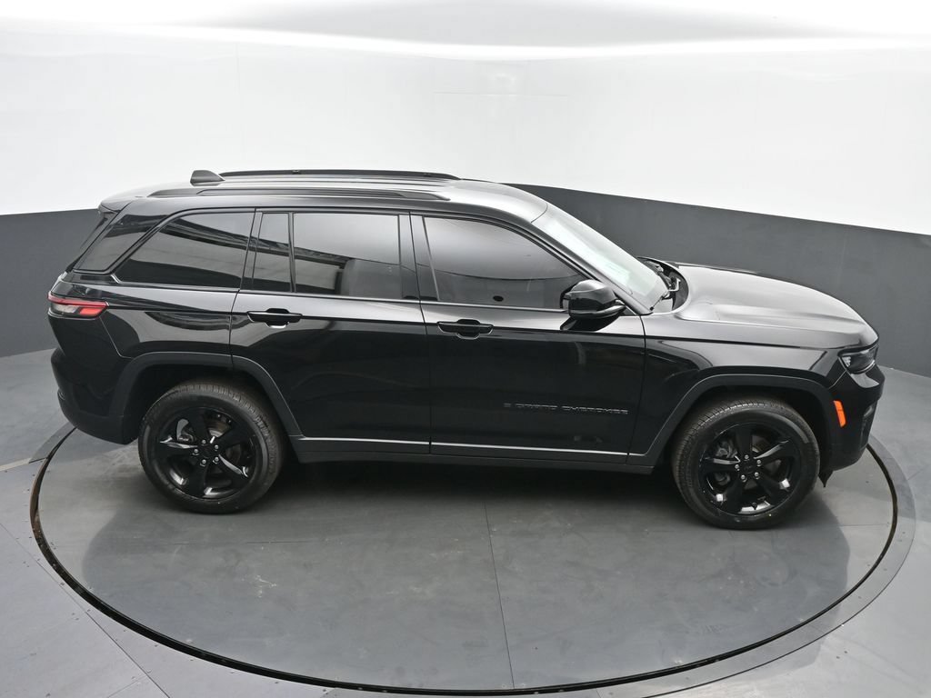 Used 2023 Jeep Grand Cherokee Altitude AWD/4WD image 40