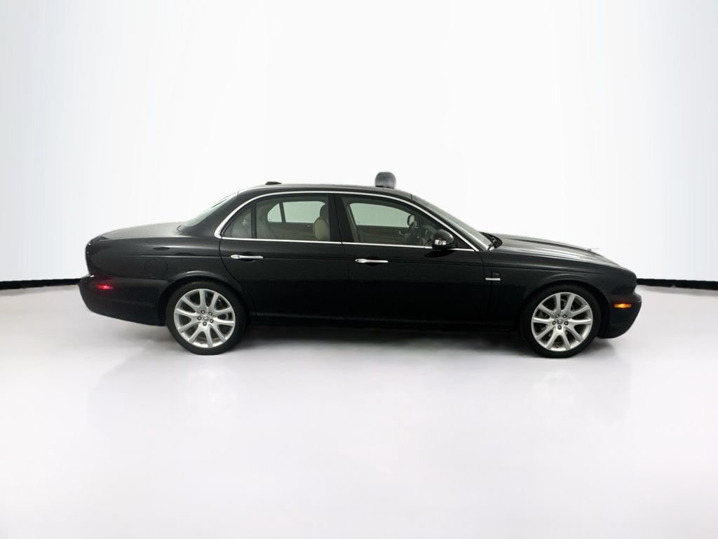 Used 2009 Jaguar XJ8 RWD image 4