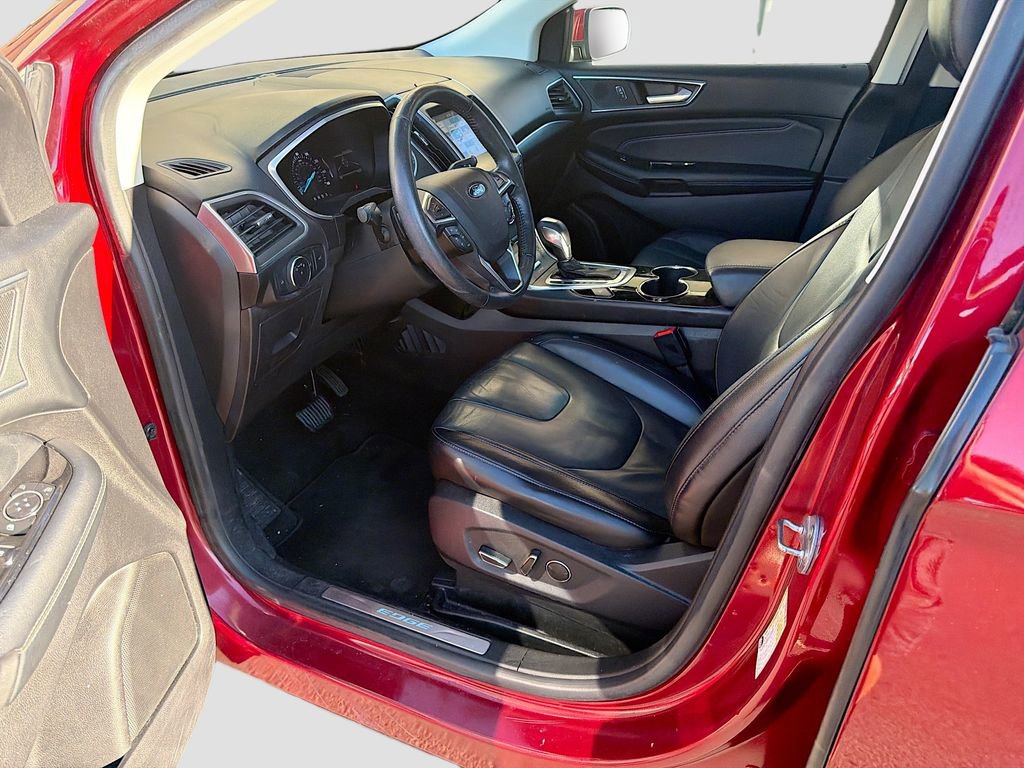 Used 2017 Ford Edge Titanium w/ Technology Package FWD image 25
