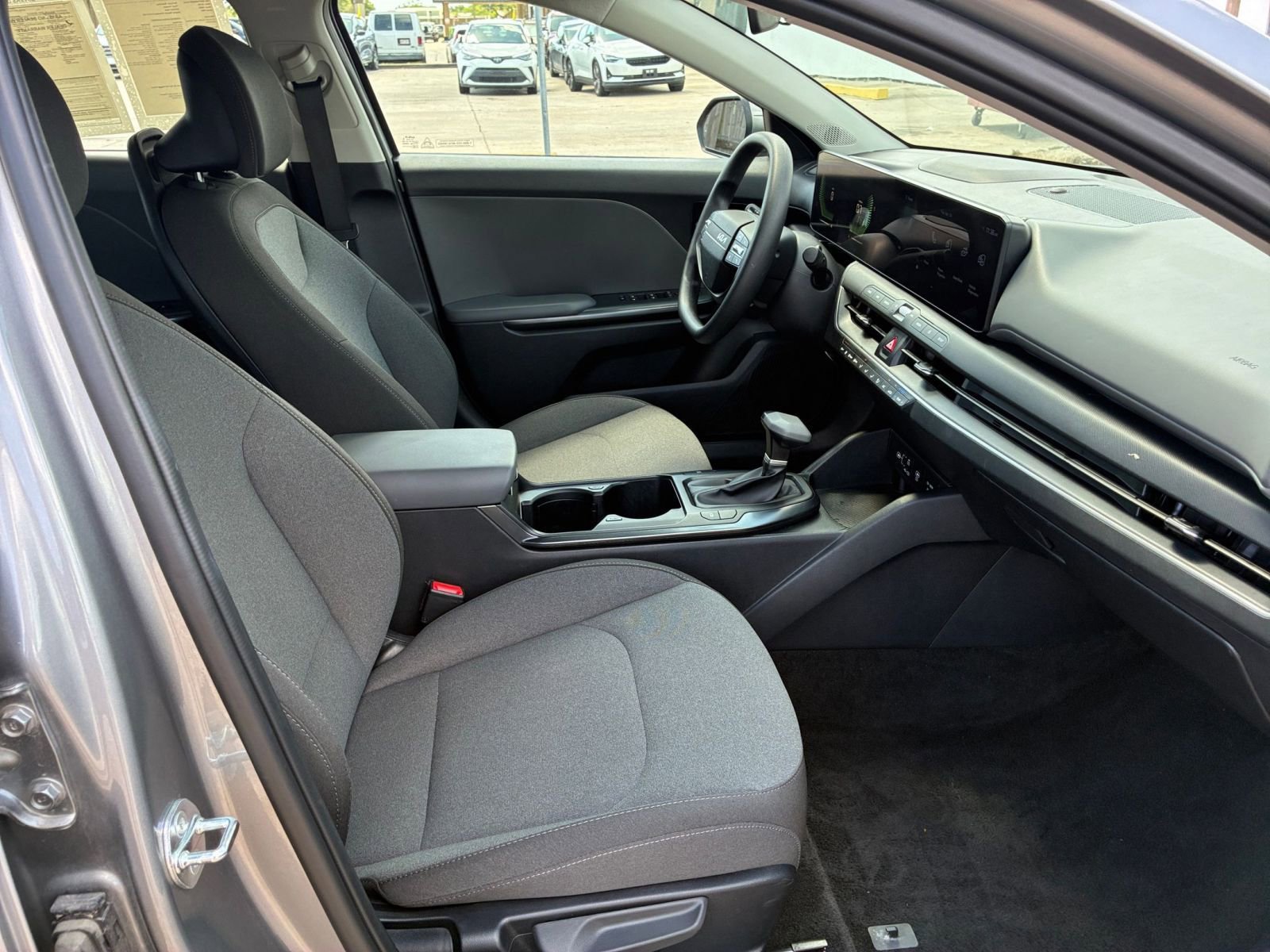 Used 2025 Kia K4 FWD image 29