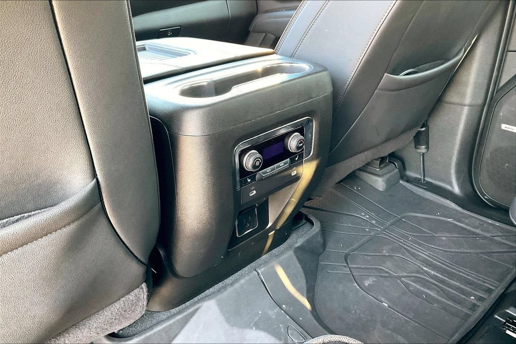 Used 2024 Chevrolet Suburban High Country RWD image 22