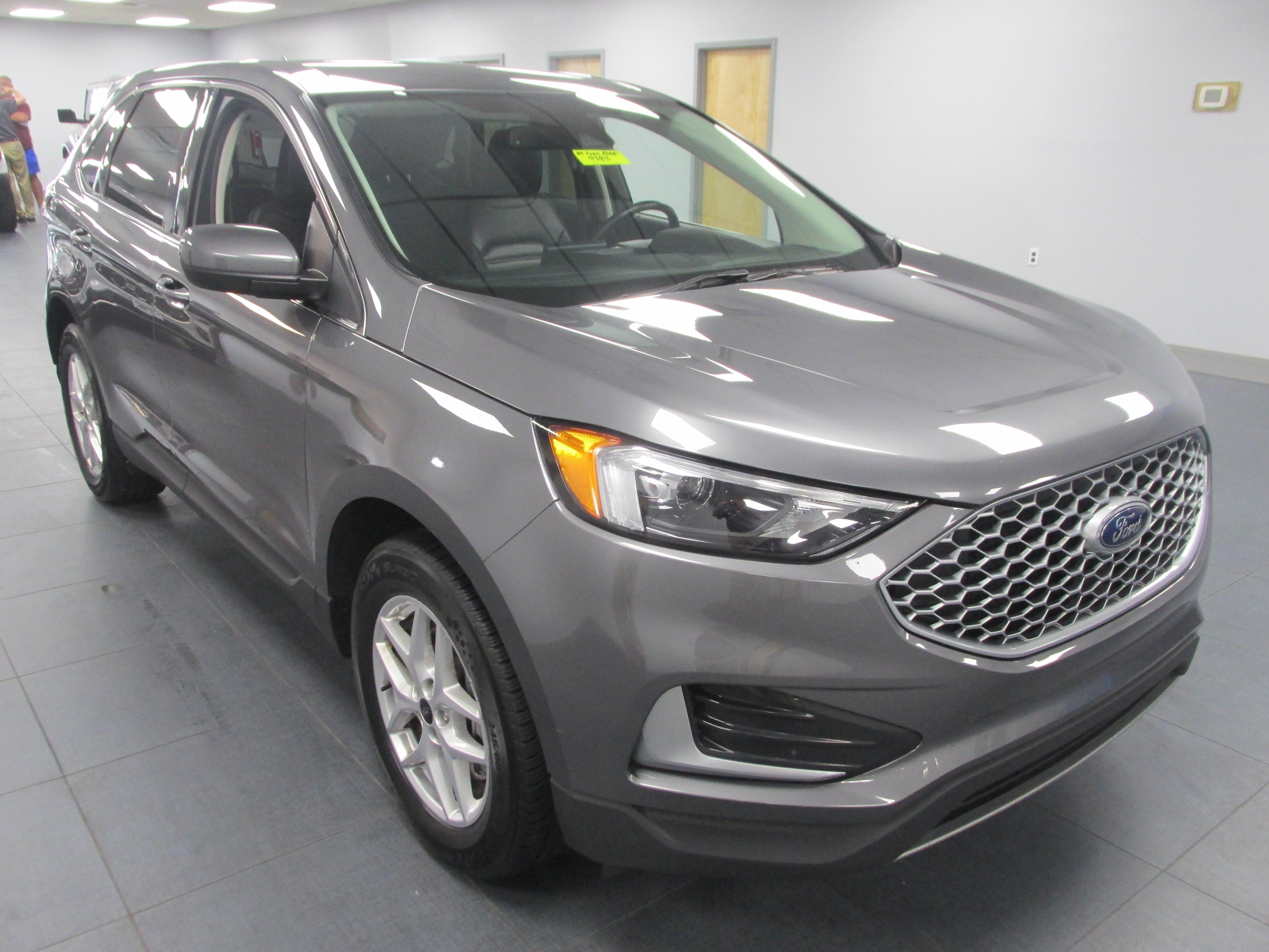 Used 2024 Ford Edge SEL AWD/4WD image 3