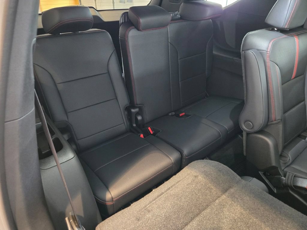 New 2026 Chevrolet Traverse RS w/ LPO, Floor Liner Package AWD/4WD image 11