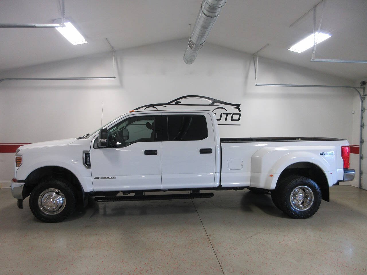 Used 2019 Ford F350 XLT AWD/4WD image 3