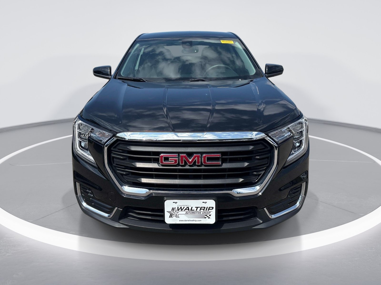 Used 2024 GMC Terrain SLE AWD/4WD image 2