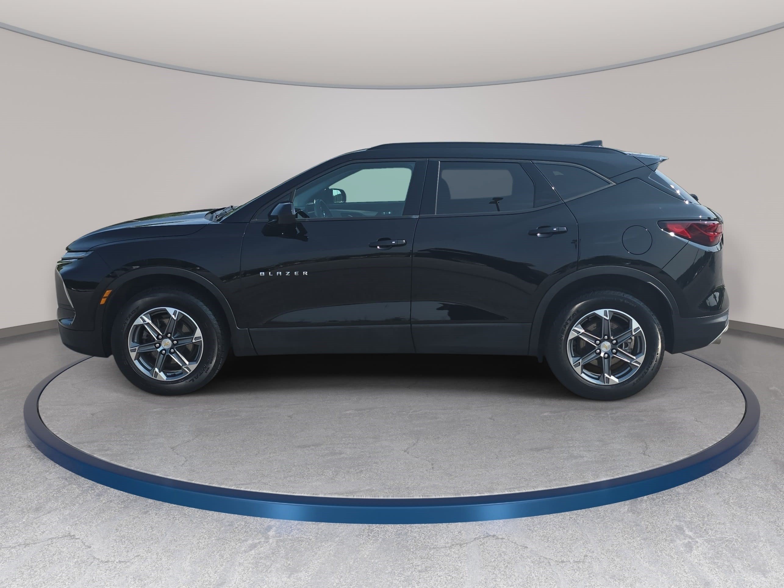 Used 2024 Chevrolet Blazer LT w/ Convenience Package FWD image 8