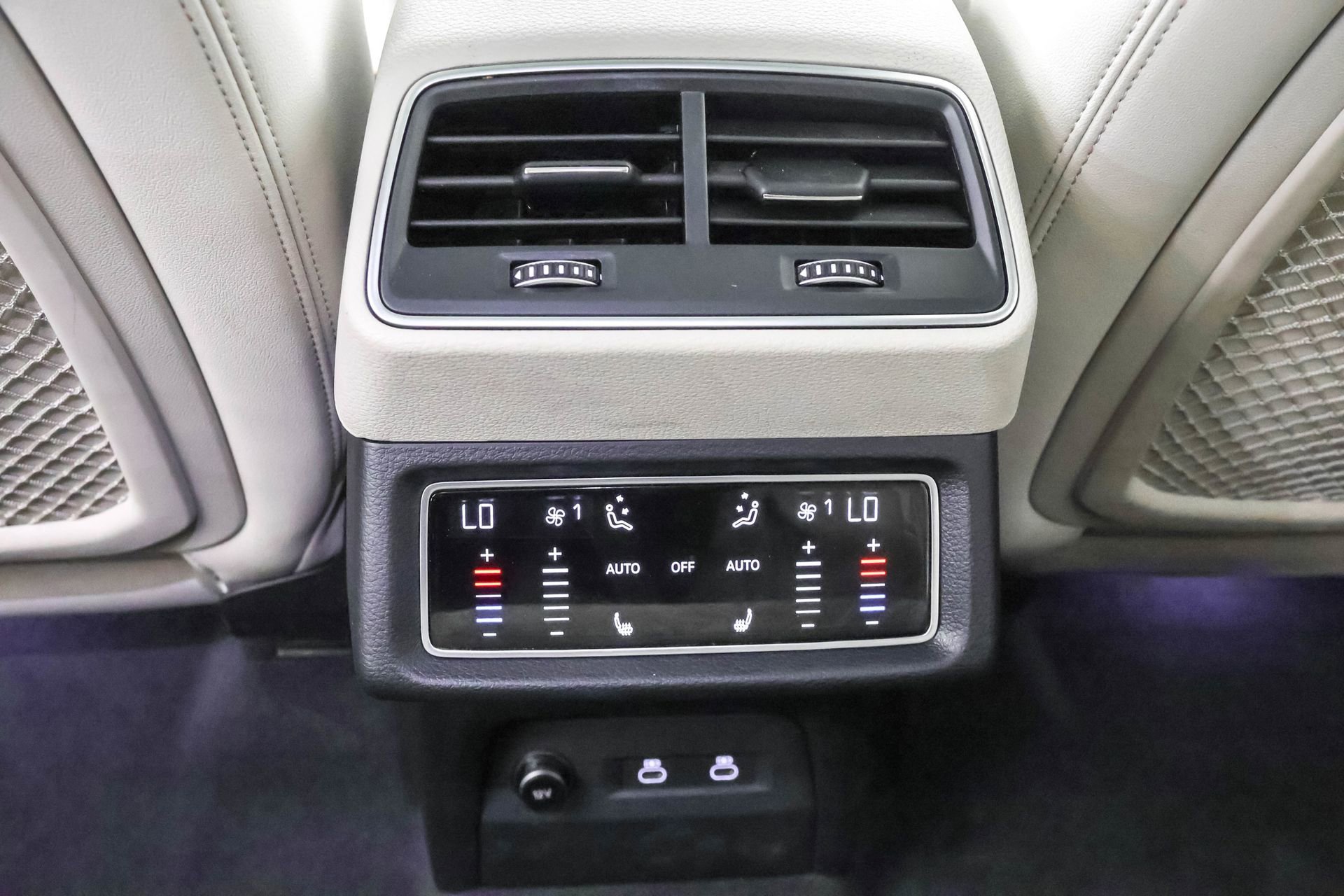 Used 2024 Audi Q8 e-tron Premium Plus w/ Premium Plus Package image 40