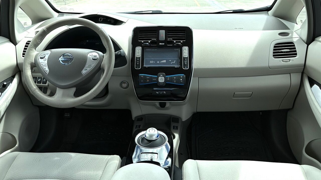 Used 2013 Nissan Leaf SV w/ LED & Quick Charge Pkg FWD image 11
