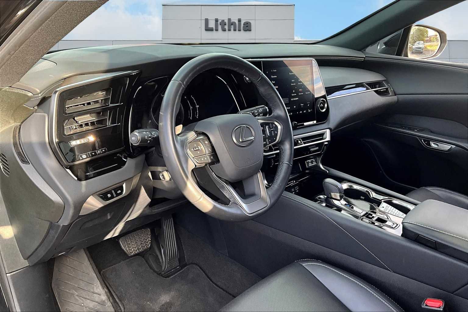 Used 2024 Lexus RX 350 FWD image 2