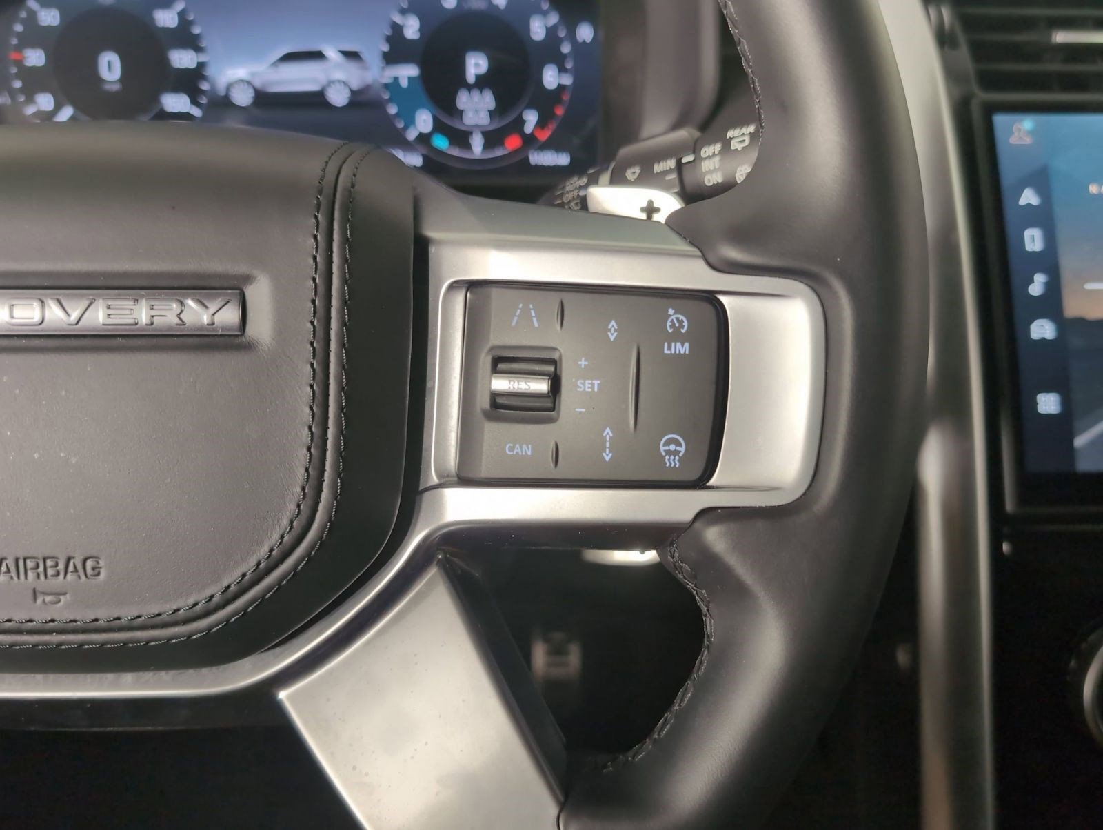 Certified 2025 Land Rover Discovery Metropolitan Edition image 14