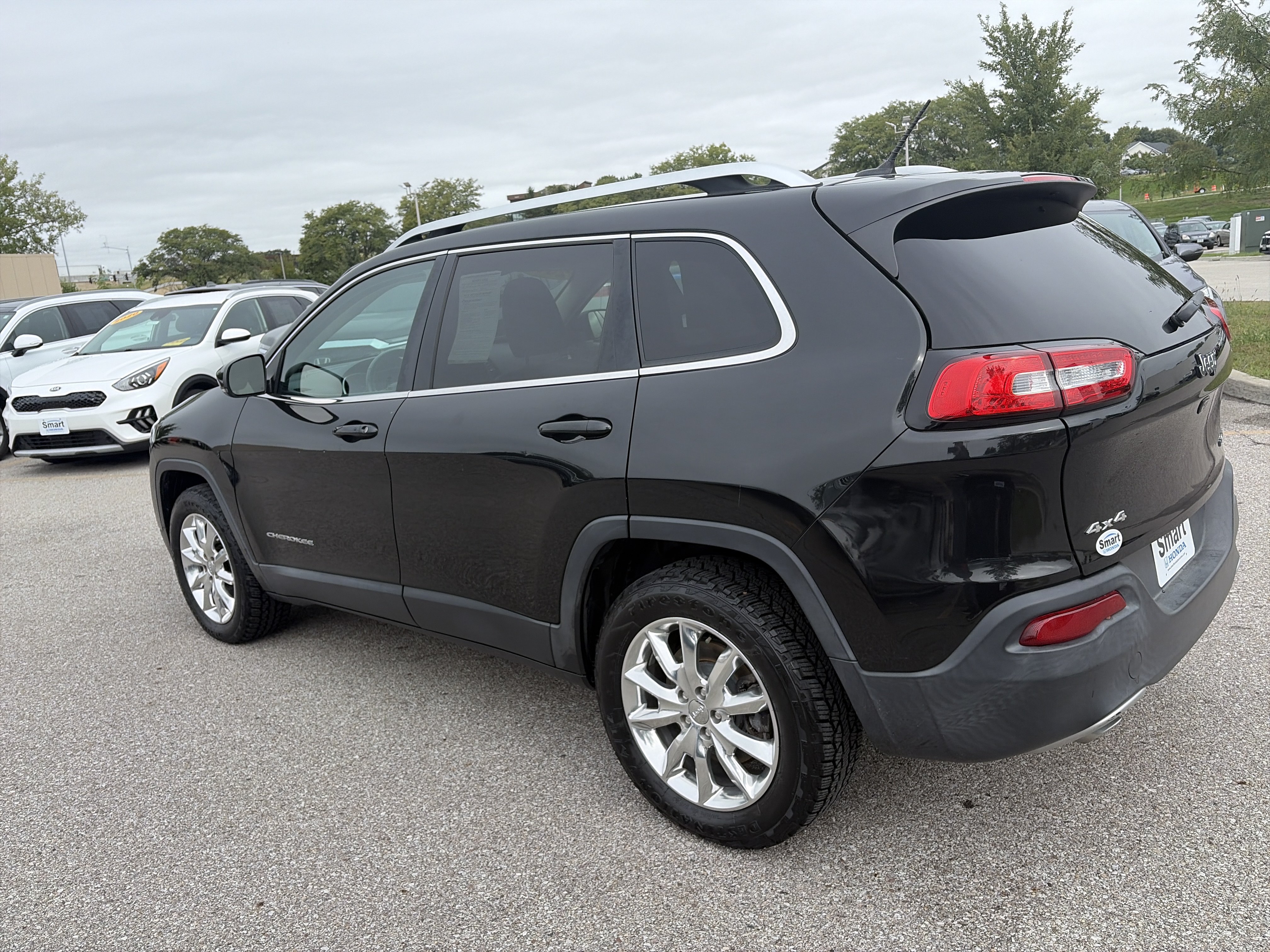 Used 2014 Jeep Cherokee Limited w/ Luxury Group AWD/4WD image 7