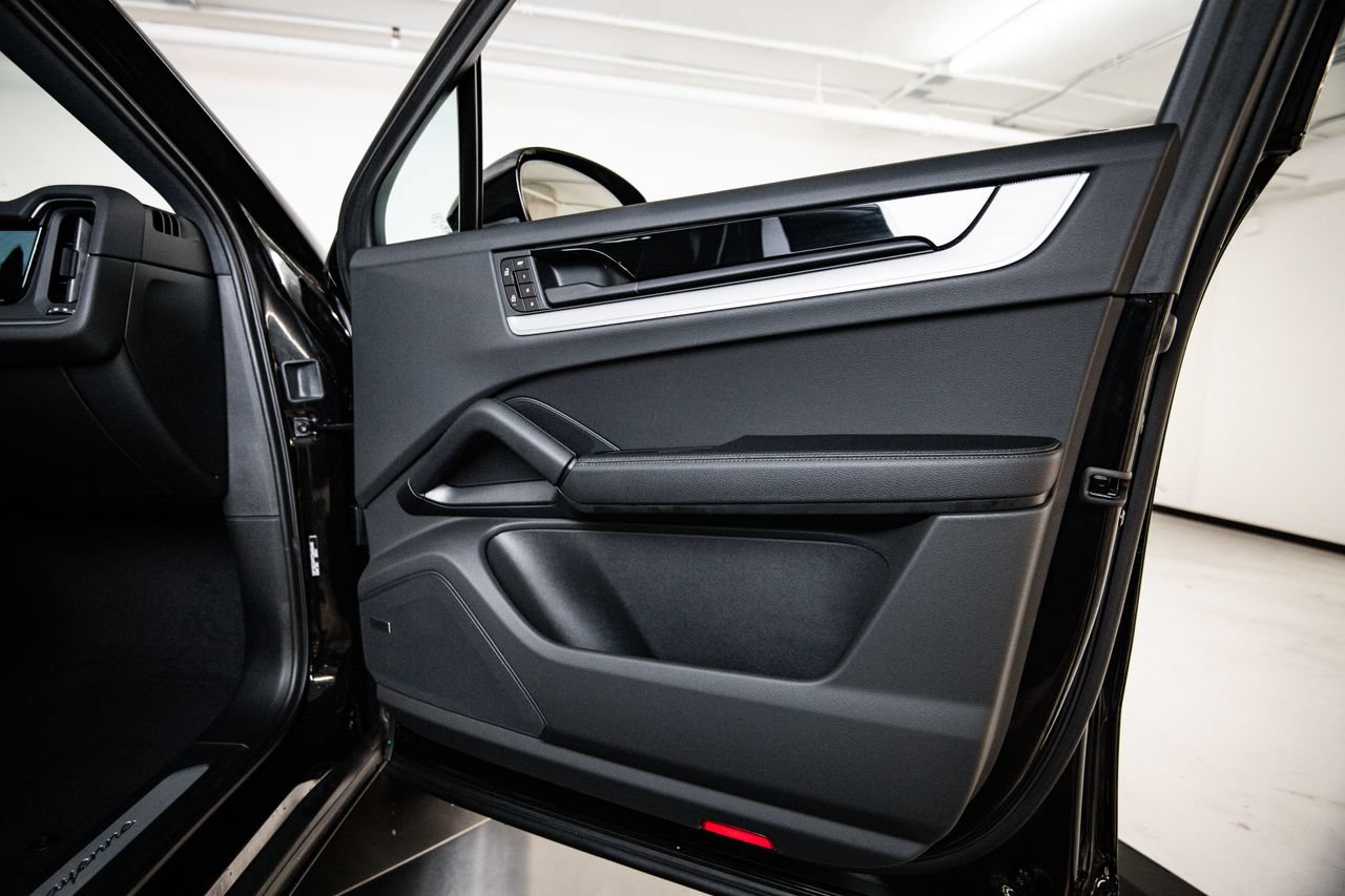 New 2026 Porsche Cayenne E-Hybrid Coupe AWD/4WD image 27
