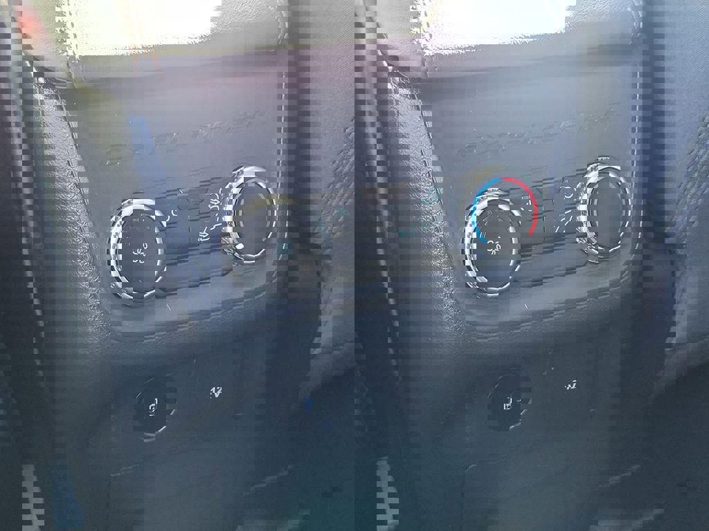 Used 2025 Ford Explorer Active image 8