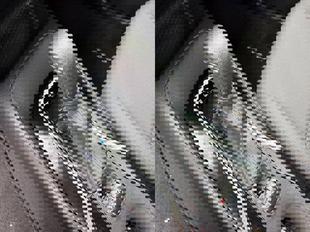 Used 2021 Toyota Corolla SE w/ SE Premium Package image 21