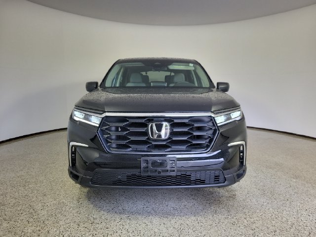Used 2023 Honda Pilot LX image 3