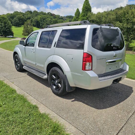 Used 2008 Nissan Pathfinder SE w/ Leather Pkg AWD/4WD image 4