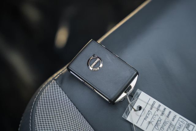 Certified 2022 Volvo XC60 T8 R-Design w/ Advanced Package image 43