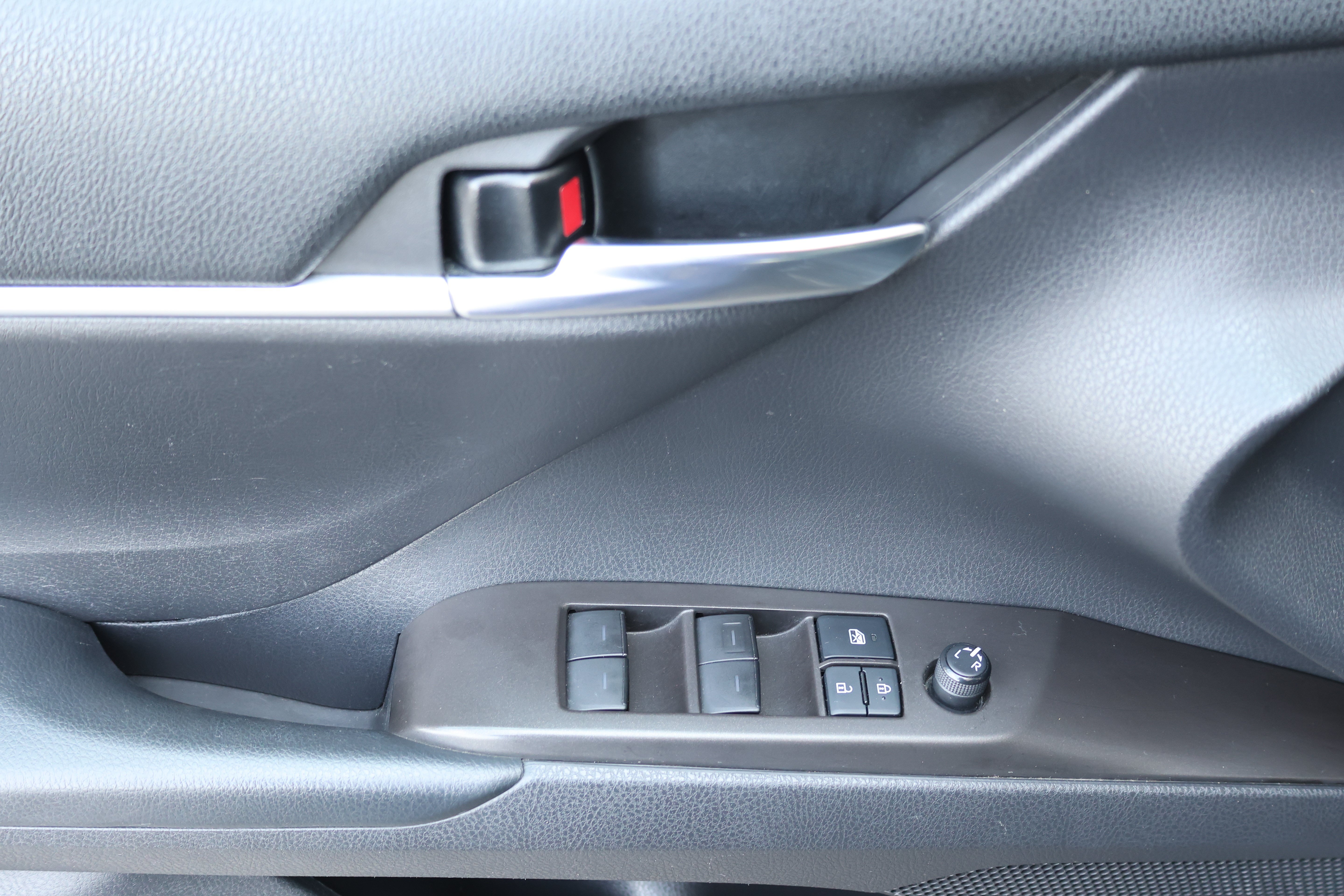 Used 2021 Toyota Camry SE FWD image 20