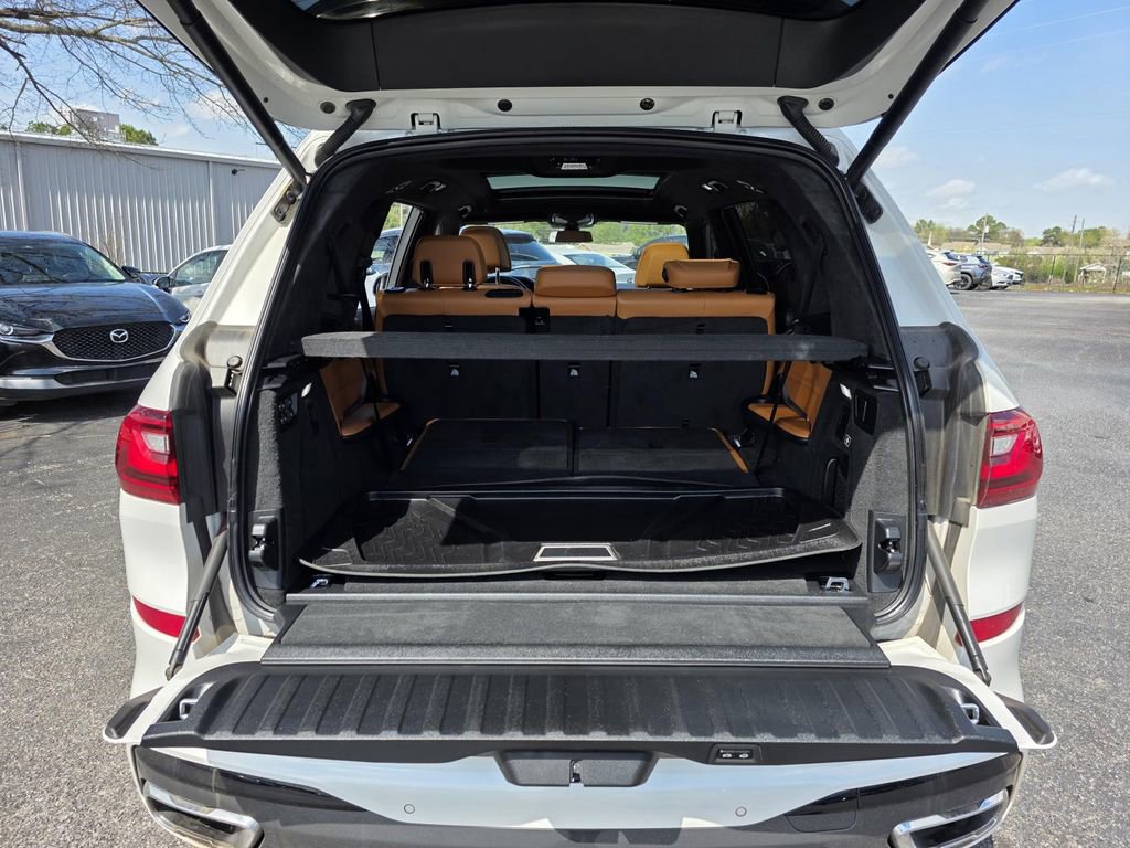 Used 2022 BMW X7 xDrive40i w/ M Sport Package image 10