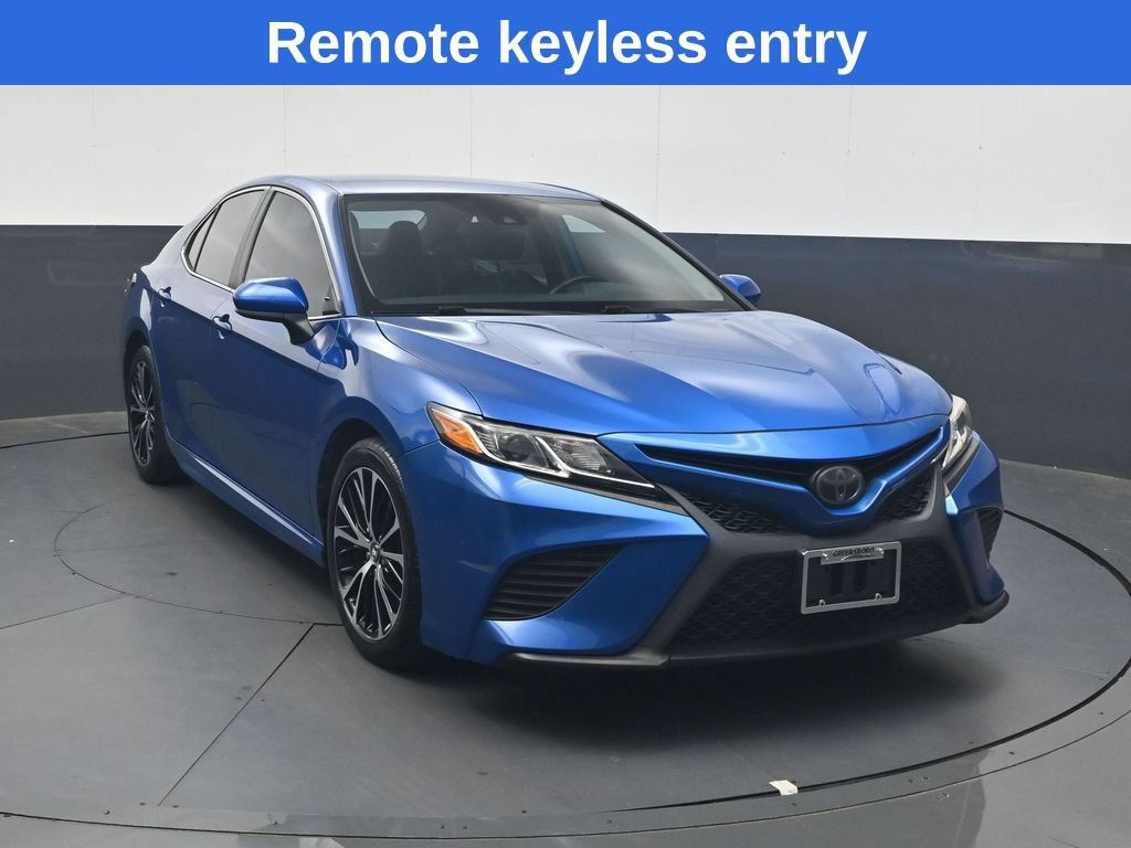 Used 2020 Toyota Camry SE FWD image 2