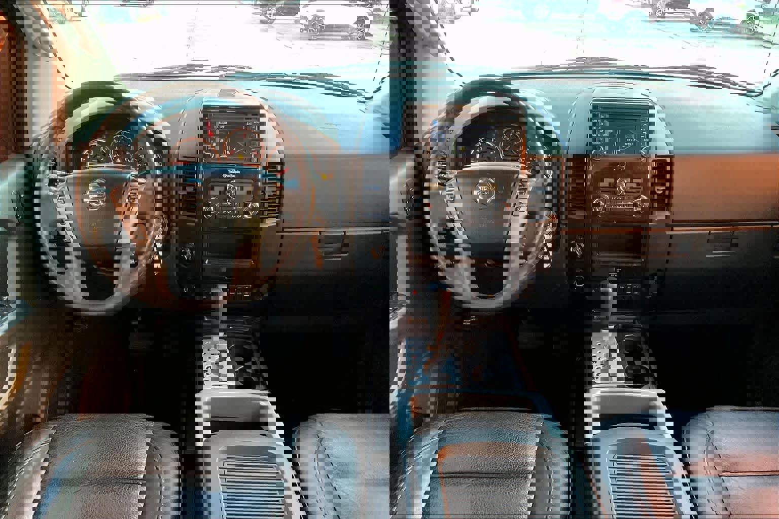 Used 2015 Nissan Titan SL w/ SL Moonroof Package image 15