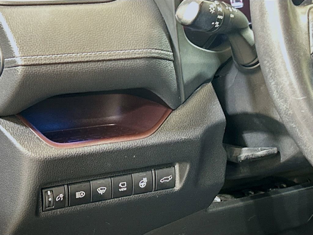 Used 2019 Toyota RAV4 Limited w/ Advanced Technology Package FWD image 8