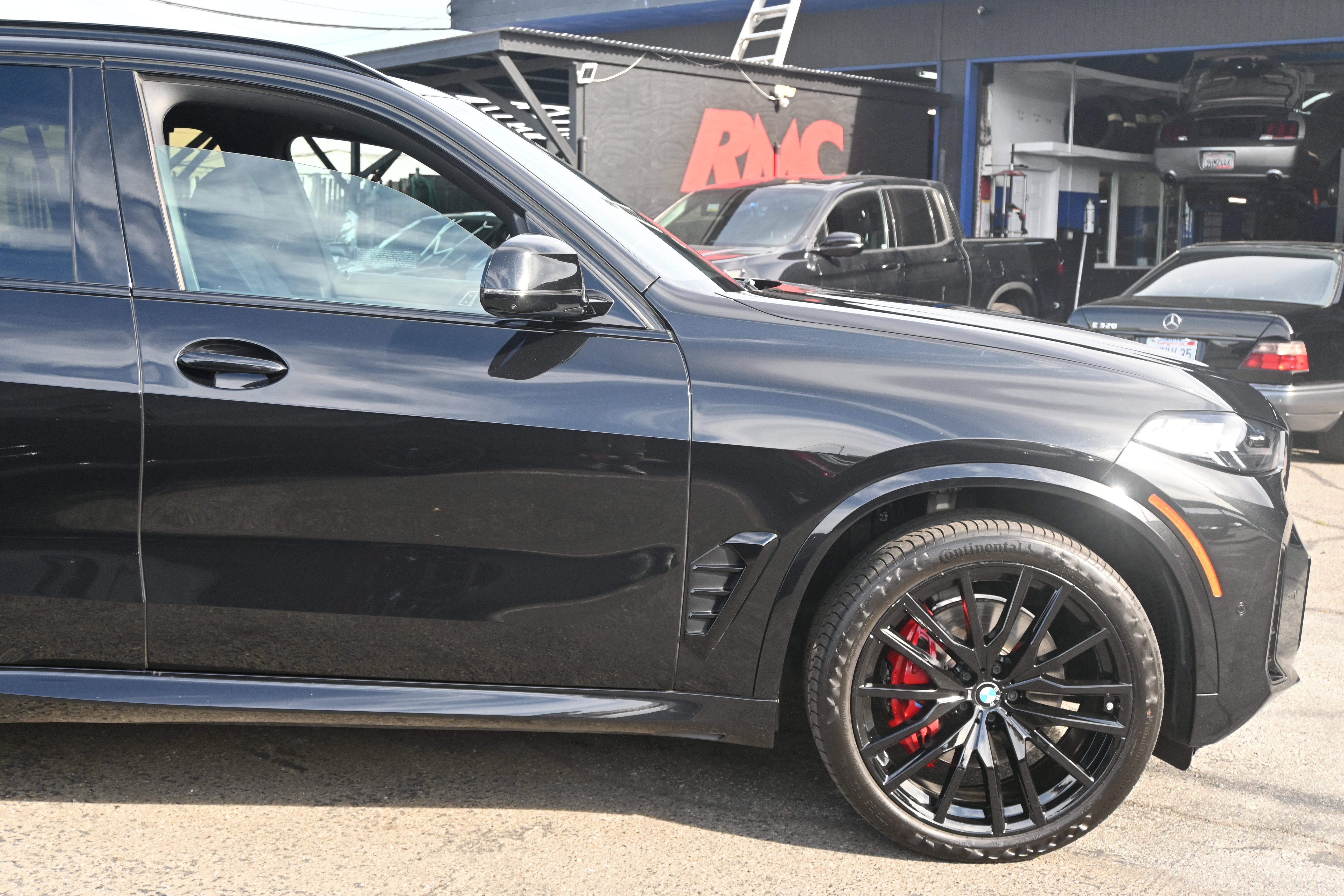 Used 2024 BMW X5 xDrive40i w/ M Sport Package AWD/4WD image 6