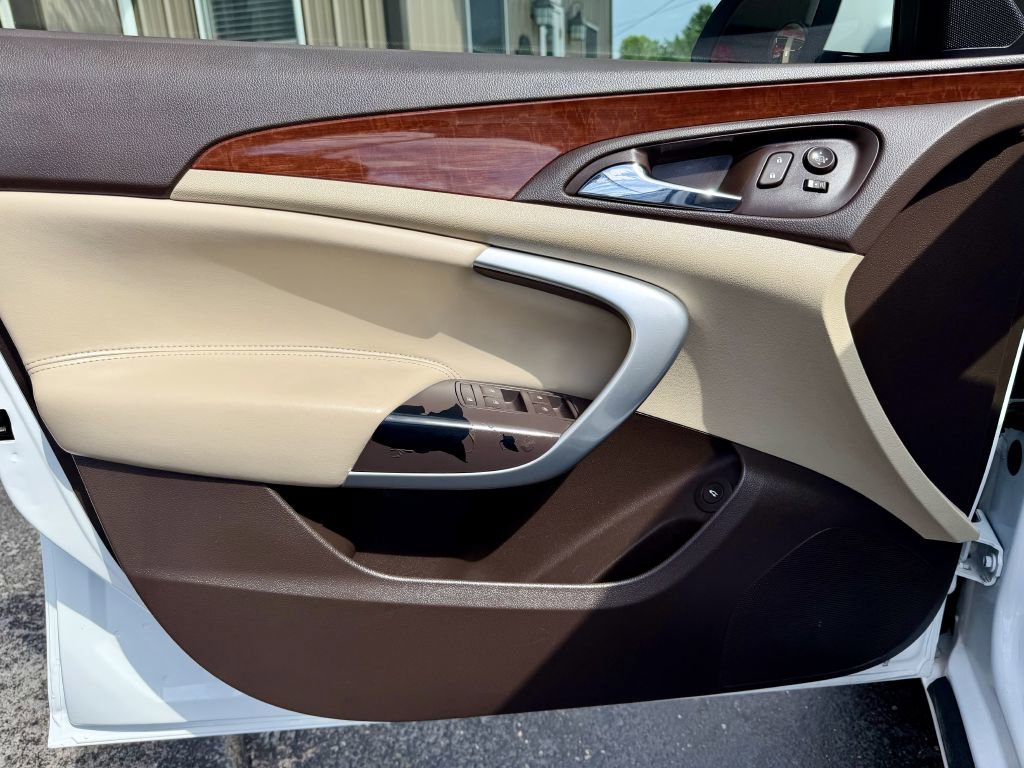 Used 2016 Buick Regal Premium FWD image 16