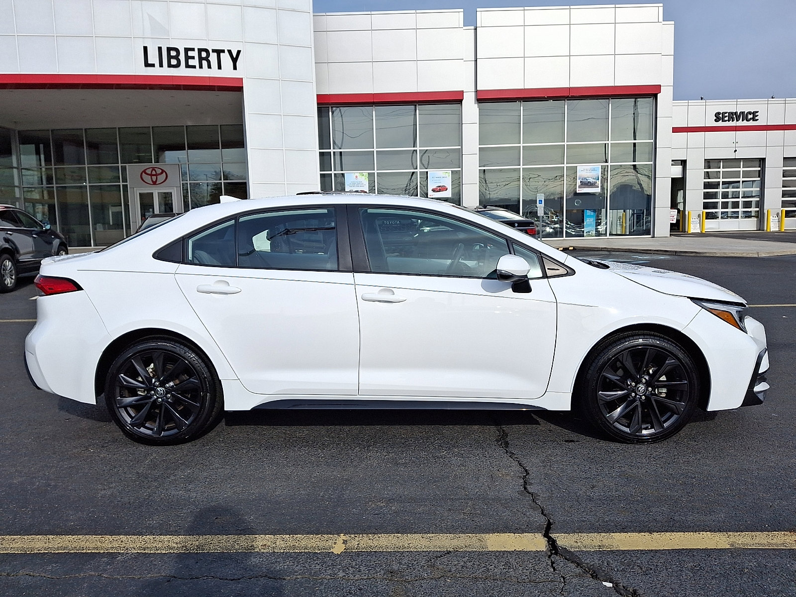 Used 2025 Toyota Corolla SE w/ Convenience Package image 7