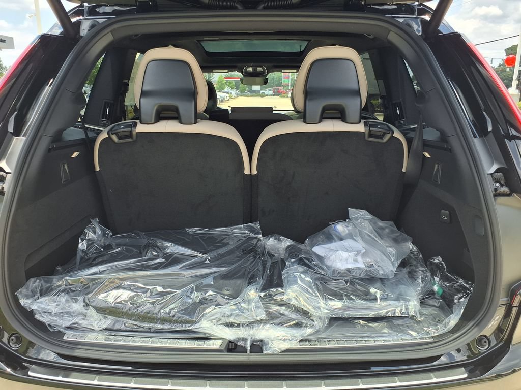 New 2026 Volvo XC90 B5 Plus w/ Protection Package Premier AWD/4WD image 9