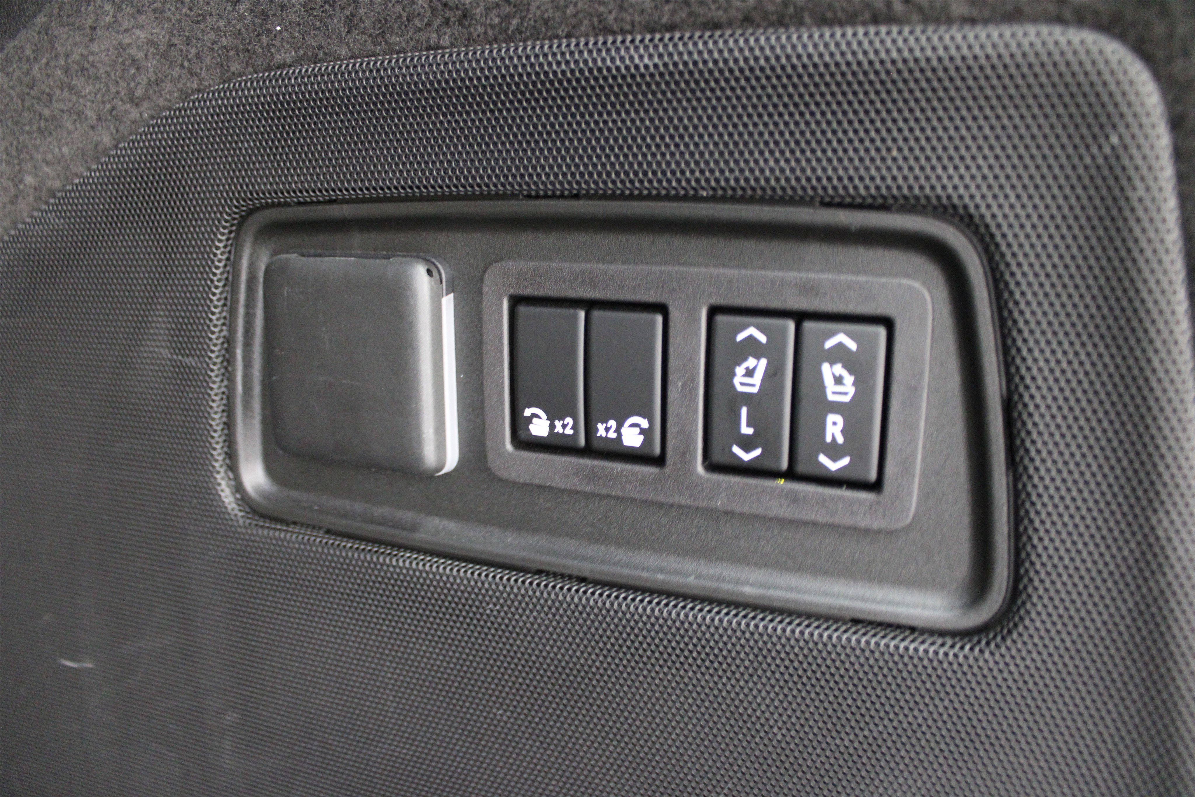 Certified 2024 Cadillac Escalade ESV Sport Platinum image 34