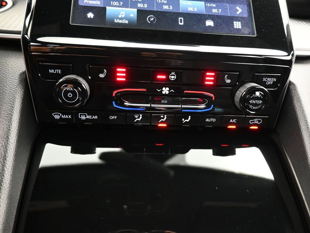 Used 2024 Jeep Grand Cherokee L Laredo w/ Luxury Tech Group I image 25