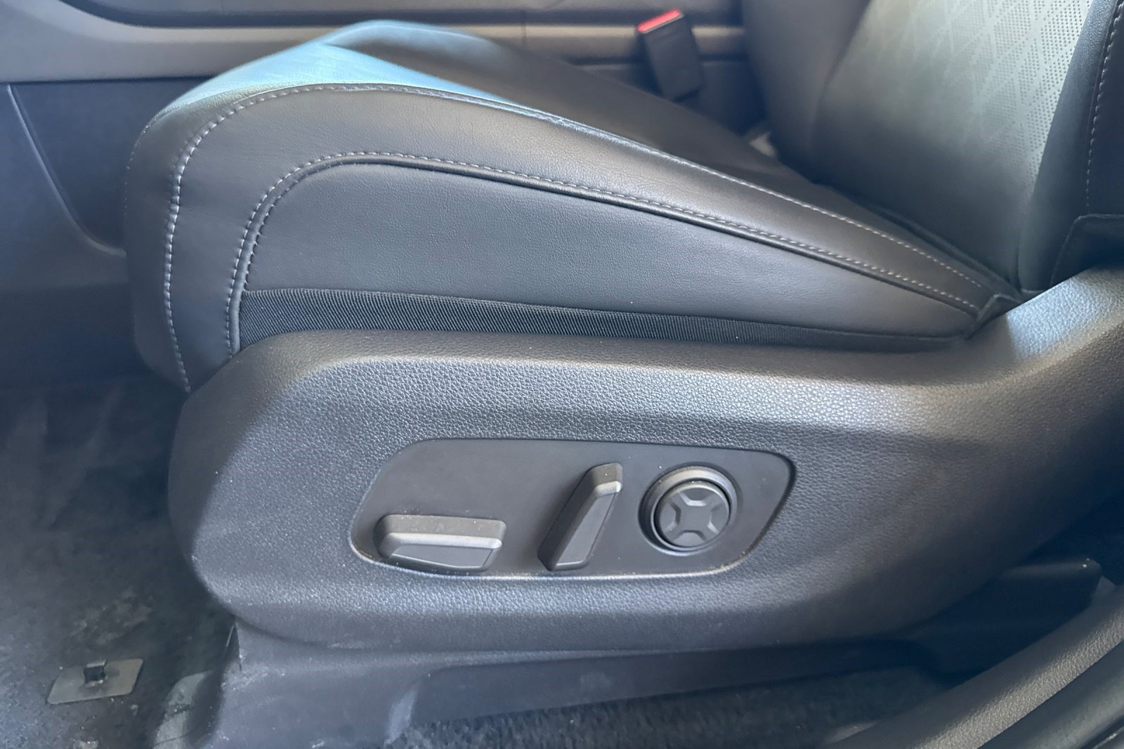 Used 2026 Kia Carnival FWD image 15