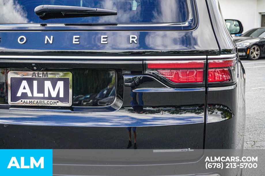 Used 2023 Jeep Wagoneer L Series II AWD/4WD image 12