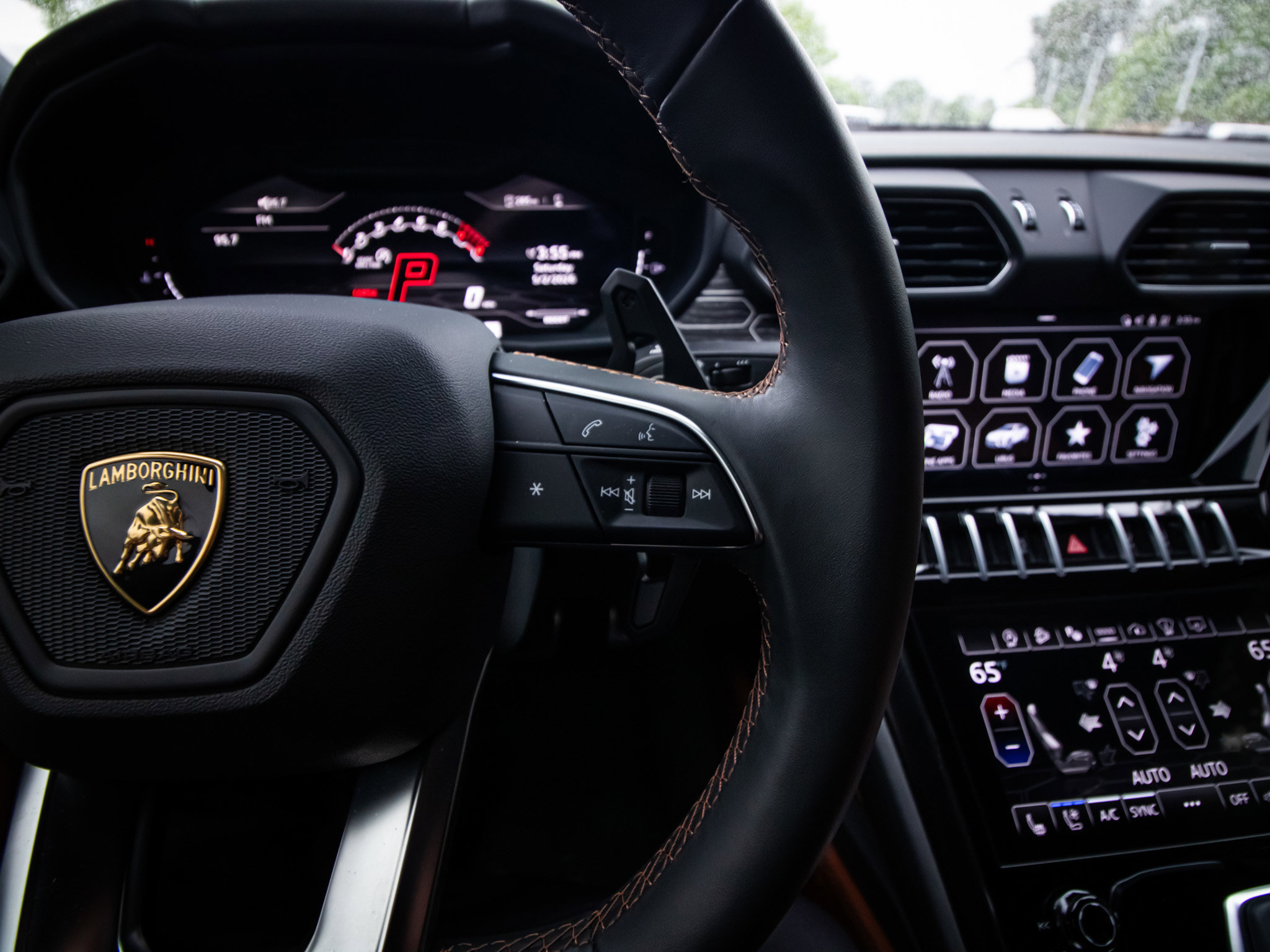 Used 2022 Lamborghini Urus AWD/4WD image 21