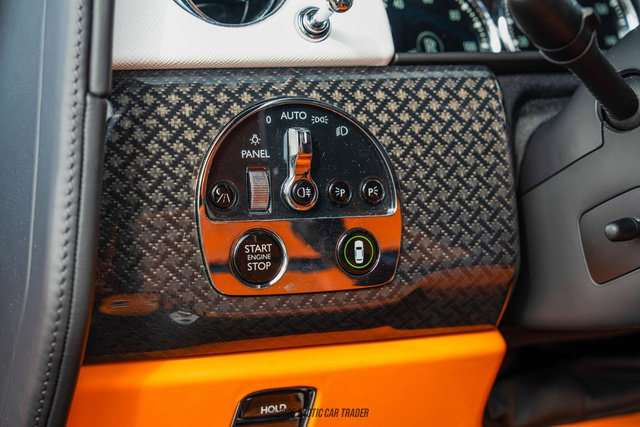 Used 2023 Rolls-Royce Cullinan Black Badge w/ Leather Finishing Pack image 33